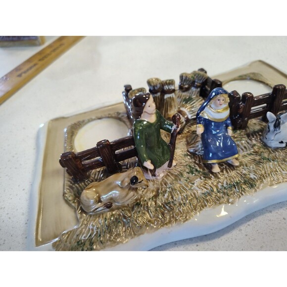 Villeroy & Boch Nostalgic Village Christmas Toys Nativity Base Only - Picture 3 of 7